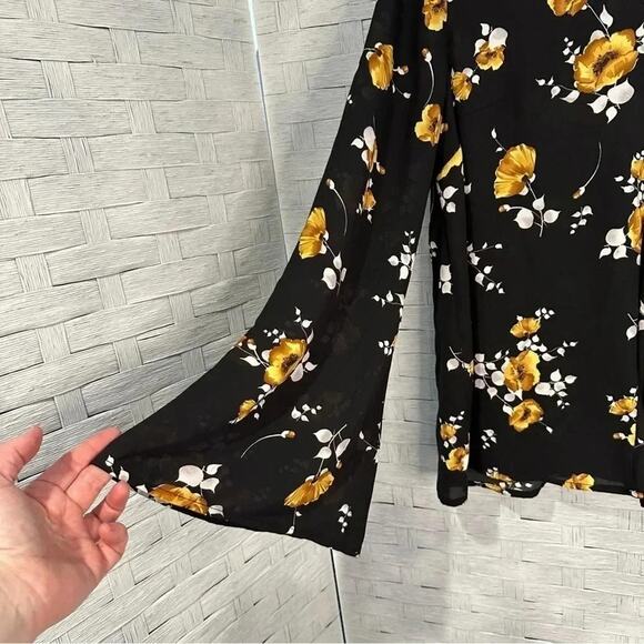 Torrid Floral Print V-Neck Blouse Whimsigoth dark Romantic Poppies plusSize - Picture 9 of 9